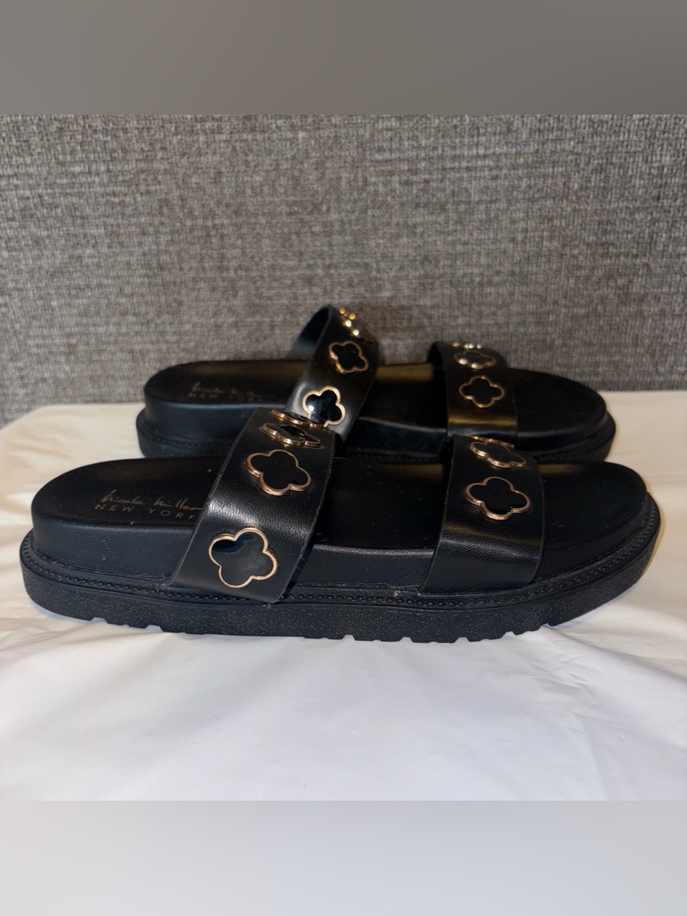 Nicole Miller Womens Sandals New York Gold Clover Sz 6.5 Open Toe Double Strap